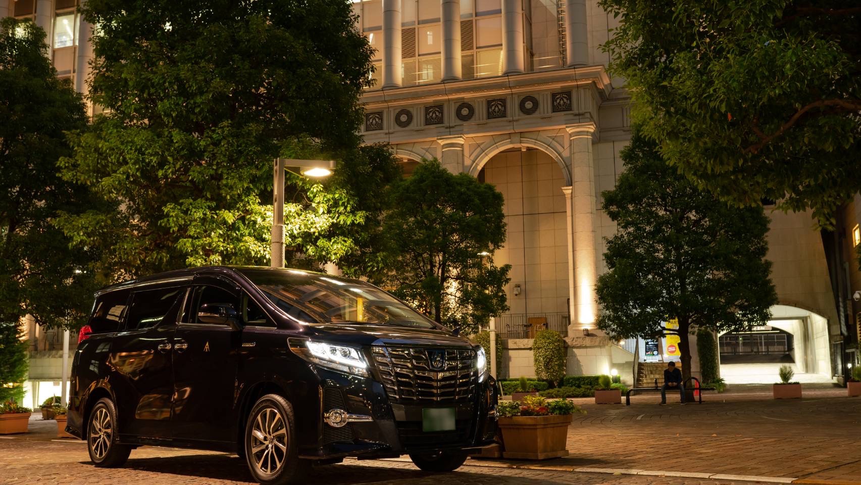 Toyota Alphard รถเช่าพร้อมคนขับ 7 ที่นั่ง ในญี่ปุ่น