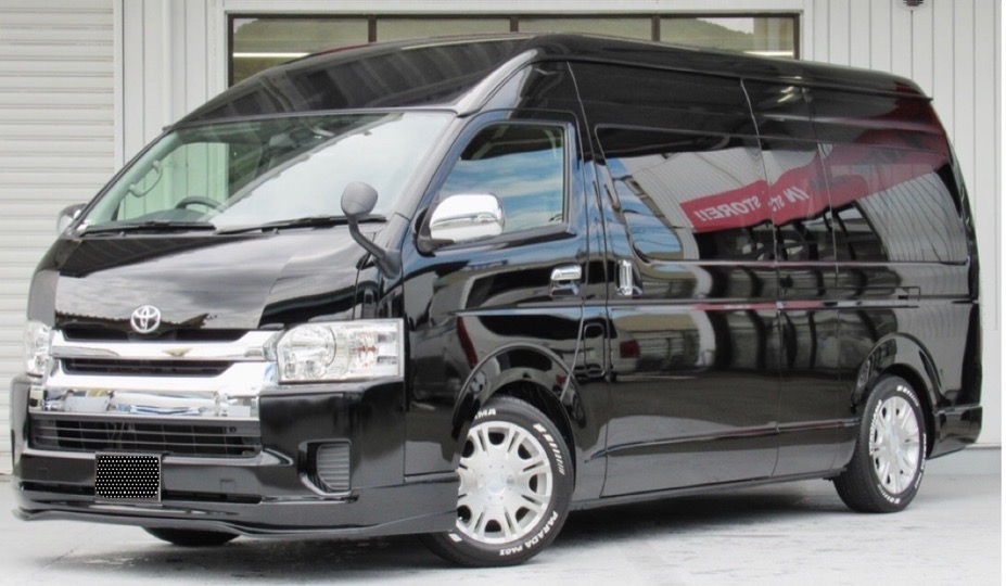 Toyota Hiace รถเช่าพร้อมคนขับ 10 ที่นั่ง ในญี่ปุ่น
