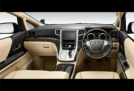 Toyota Alphard ภายใน คอนโซลหน้าและพวงมาลัย (TOYOTA Rent a Car)