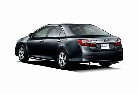 Toyota Camry ด้านหลัง (TOYOTA Rent a Car)