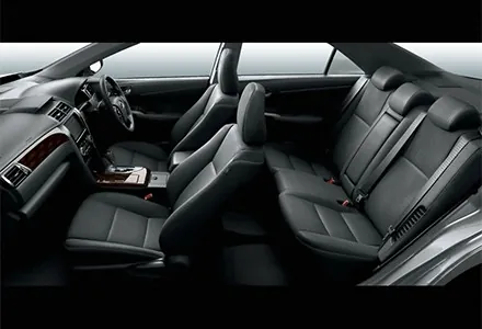 Toyota Camry ภายใน เบาะหน้าและเบาะหลัง (TOYOTA Rent a Car)