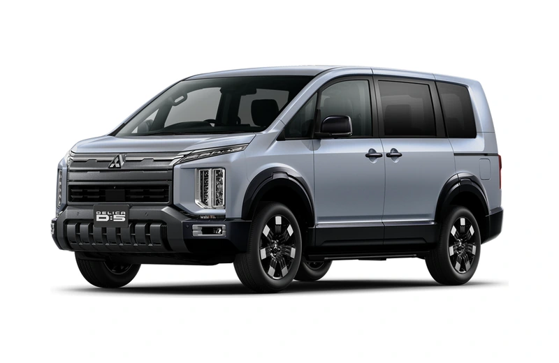 Mitsubishi Delica D5 (8-Seater)