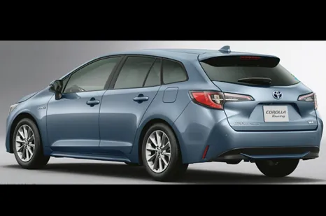 Toyota Corolla Touring ด้านหลัง (TOYOTA Rent a Car)
