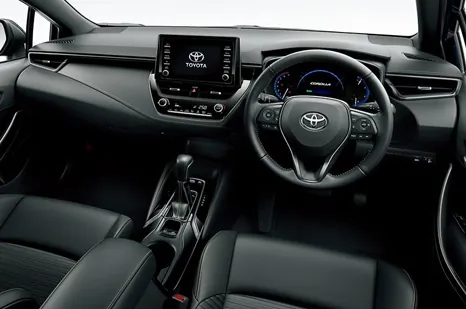 Toyota Corolla Touring ภายใน คอนโซลหน้าและพวงมาลัย (TOYOTA Rent a Car)