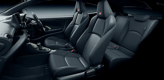 Toyota GR Yaris ภายใน เบาะหน้าและเบาะหลัง (TOYOTA Rent a Car)