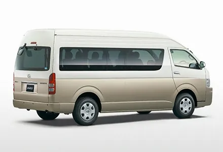 Toyota Hiace ด้านหลัง (TOYOTA Rent a Car)