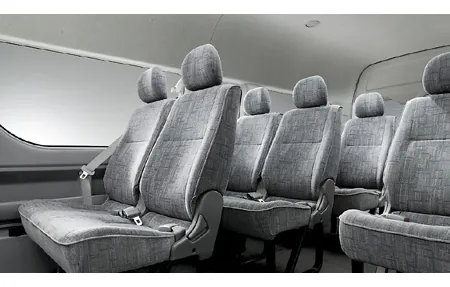 Toyota Hiace ภายใน เบาะผู้โดยสารหลายแถว (TOYOTA Rent a Car)
