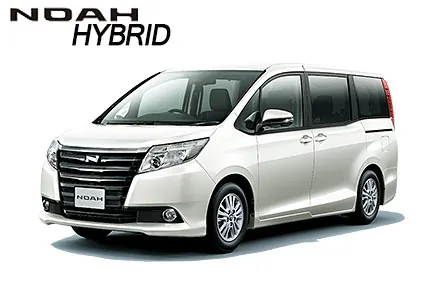 Toyota Noah ด้านหน้า (TOYOTA Rent a Car)