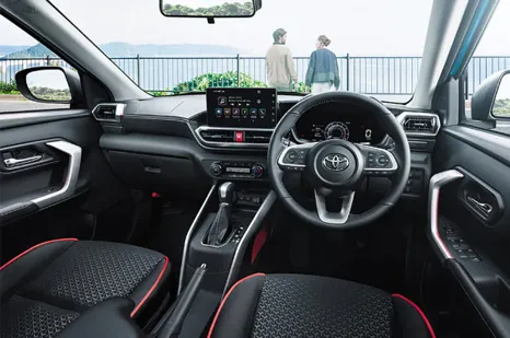 Toyota Raize ภายใน คอนโซลหน้าและพวงมาลัย (TOYOTA Rent a Car)