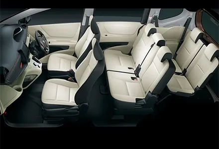 Toyota Sienta ภายใน เบาะแถว 2 และแถว 3 (TOYOTA Rent a Car)