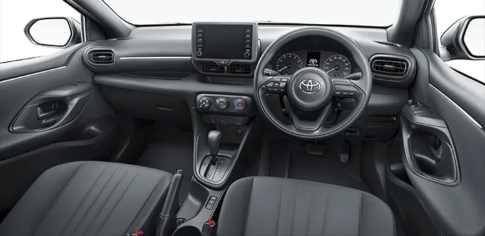 Toyota Yaris ภายใน คอนโซลหน้าและพวงมาลัย (TOYOTA Rent a Car)