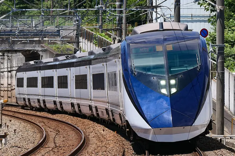 รถไฟ Keisei Skyliner รุ่น AE ให้บริการนาริตะ-อูเอโนะ (ภาพ: MaedaAkihiko / CC BY-SA 4.0)