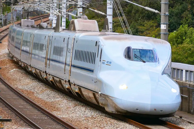 รถไฟชินคันเซ็นซันโย N700-7000 ช่วงชิน-โอซาก้า ↔ ฮิโรชิมะ ใช้ได้ทุกขบวนรวม Nozomi (ภาพ: MaedaAkihiko / CC BY-SA 4.0)