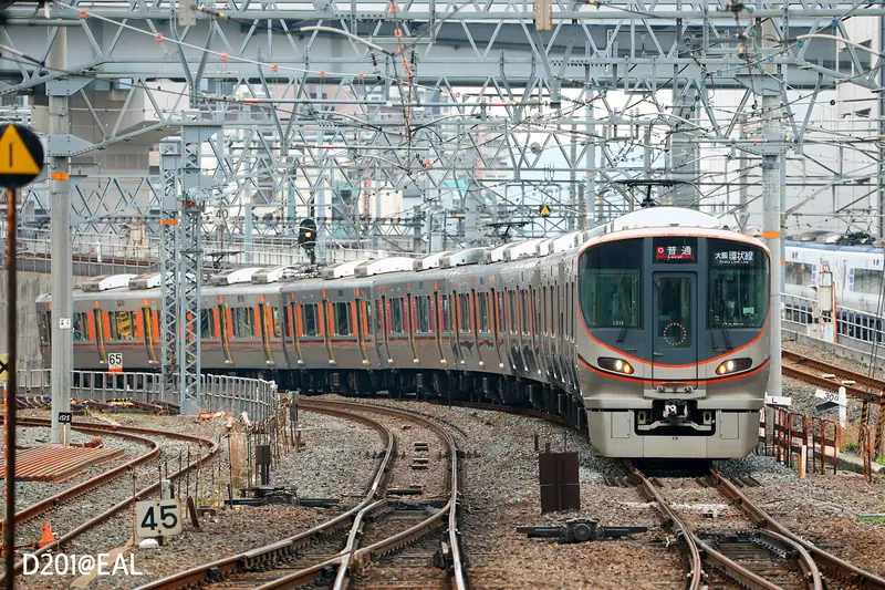 รถไฟซีรีส์ 323 สาย Osaka Loop Line วิ่งรอบใจกลางโอซาก้า (ภาพ: Samson Ng . D201@EAL / CC BY-SA 4.0)