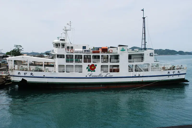 เรือเฟอร์รี่สายคุเระ ↔ มัตสึยามะ ข้ามทะเลในเซโตะ รวมอยู่ในพาส (ภาพ: Olegushka / CC BY-SA 4.0)