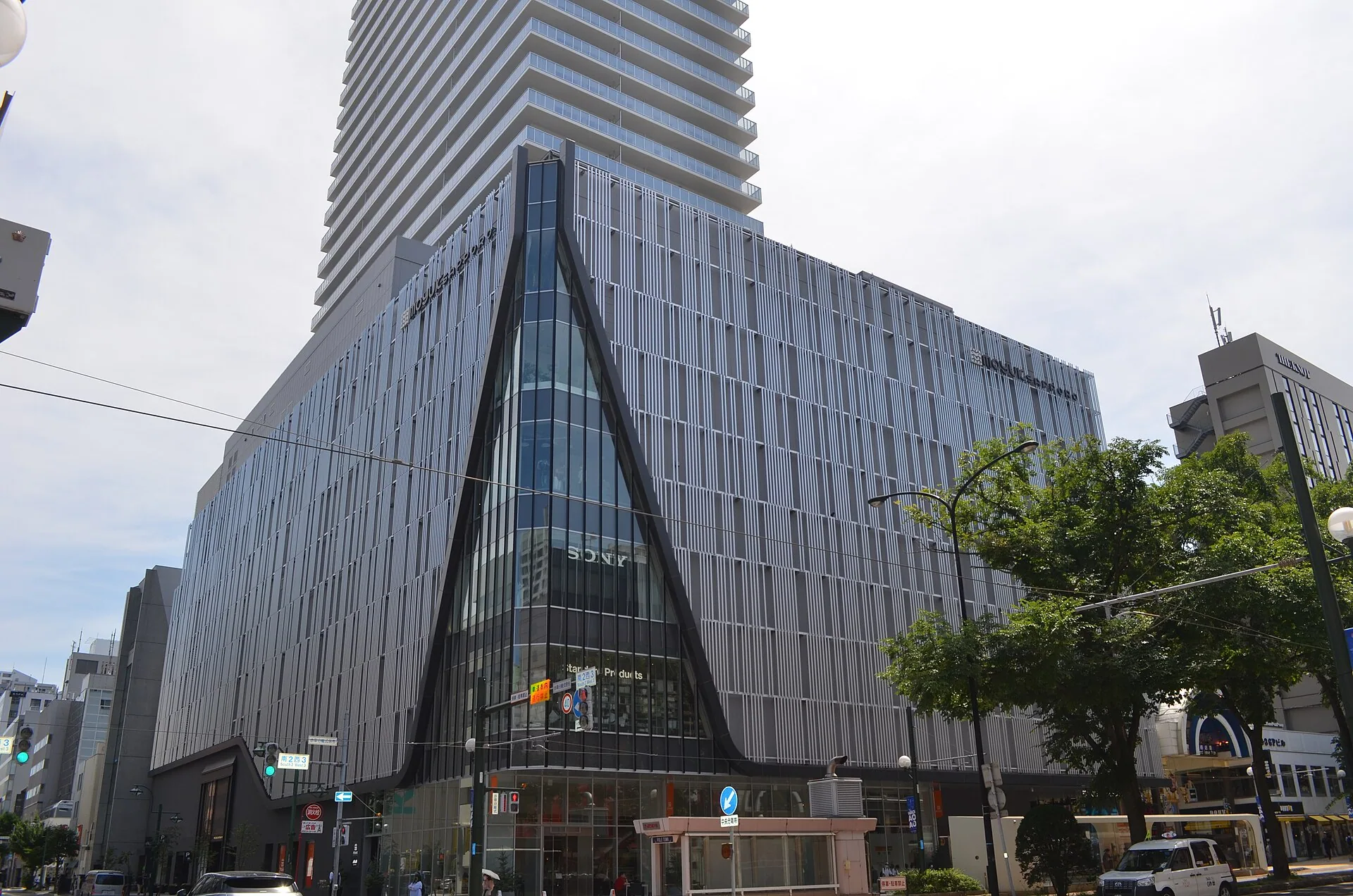 อาคาร moyuk SAPPORO ใจกลางเมือง ที่ตั้งของ AOAO SAPPORO (ภาพ: 禁樹なずな / CC BY-SA 4.0)