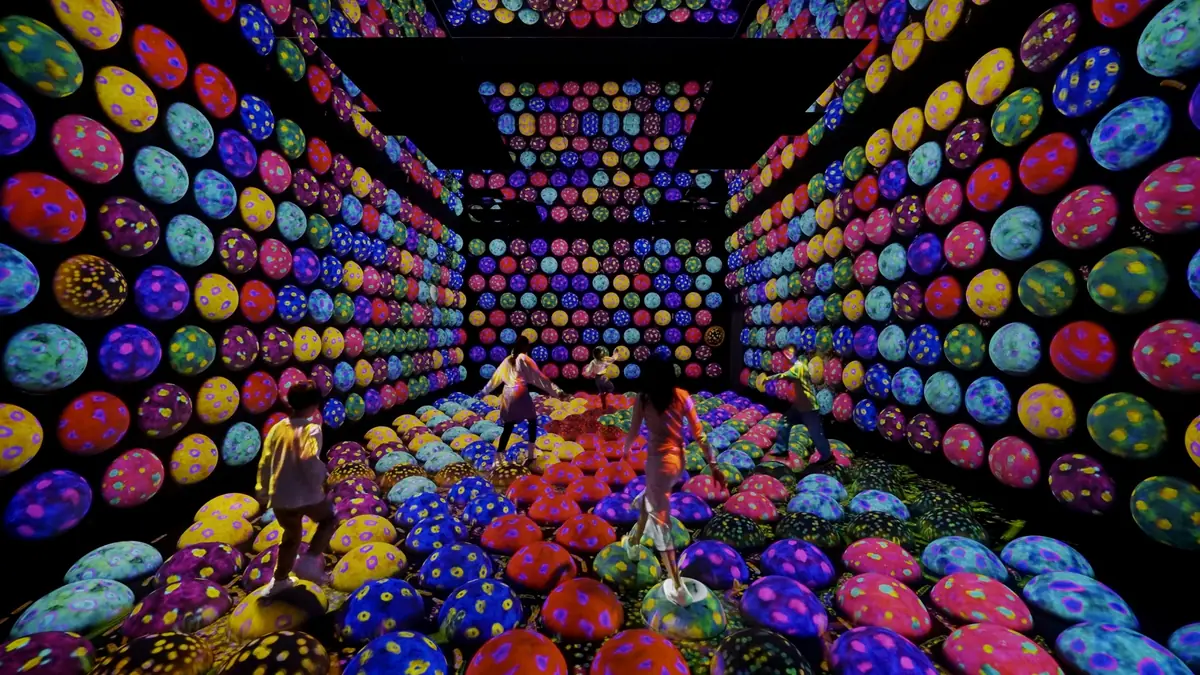 ห้องลูกทรงกลมเรืองแสงใน teamLab Planets TOKYO