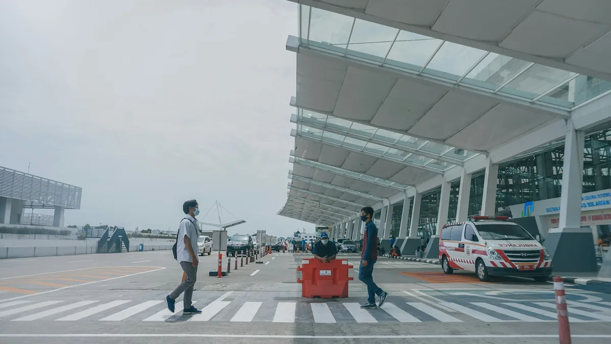 จากสนามบินเข้าเมืองในญี่ปุ่น: เทียบรถไฟ รถบัส และรถส่วนตัว 8 สนามบิน